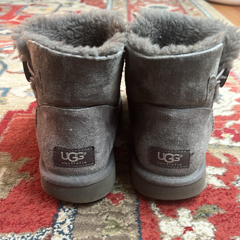 Gray Uggs Size 7 Mini Bailey Button - image 4
